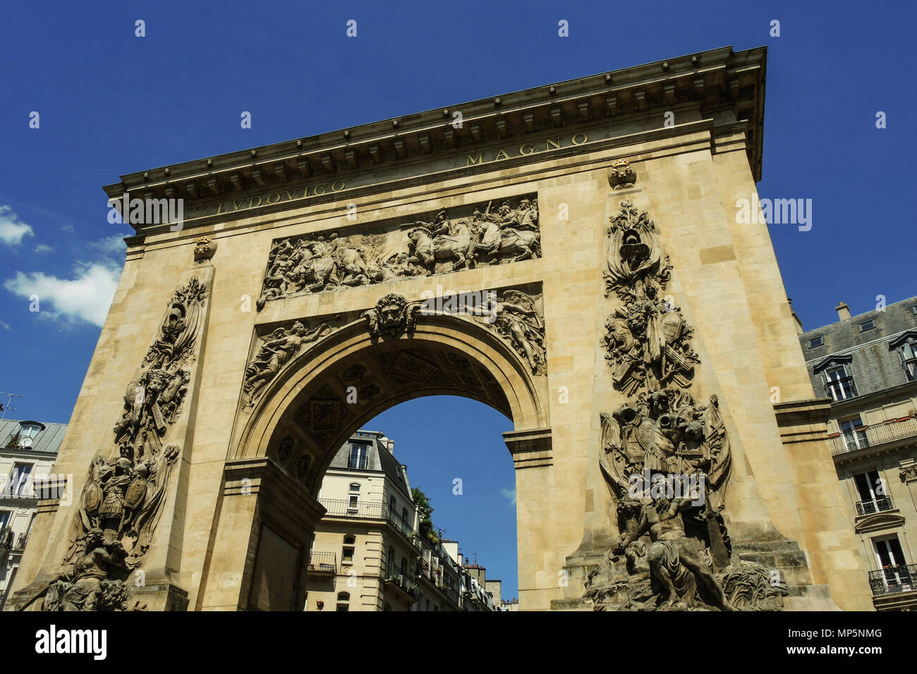 PARIS FRANKREICH - PORTES St. Martin und St. Denis - Pariser Grands Boulevards - PARIS historisches Denkmal - LOUIS XIV HERRLICHKEIT Denkmal - PARIS KUNST © F. BEAUMONT Stockfoto