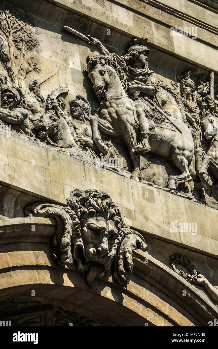 PARIS FRANKREICH - PORTES St. Martin und St. Denis - Pariser Grands Boulevards - PARIS historisches Denkmal - LOUIS XIV HERRLICHKEIT Denkmal - PARIS KUNST © F. BEAUMONT Stockfoto