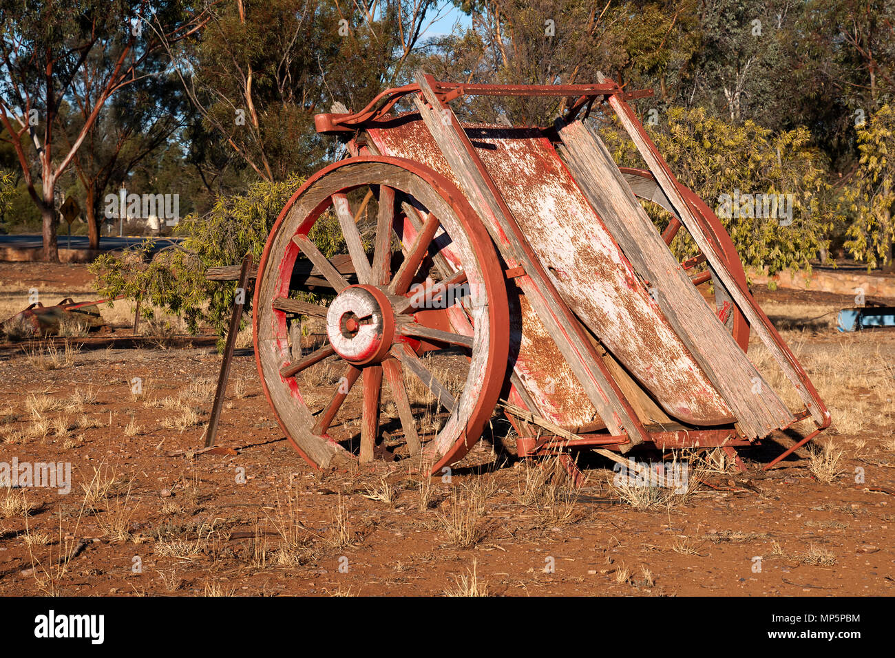 Quorn South Australia, heruntergekommene Wagen für die Landwirtschaft zu decay Inn links am Nachmittag Sonnenlicht Stockfoto