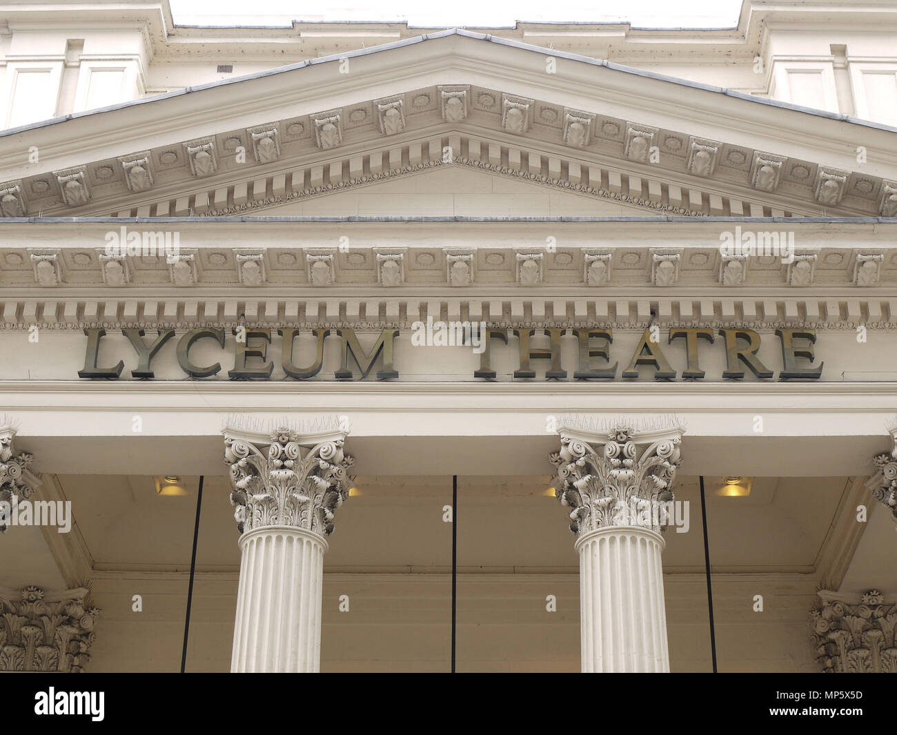 LONDON - 21. MAI 2018: Allgemeine Ansicht des iconic Lyceum Theatre zeigt die Hit show König der Löwen Stockfoto