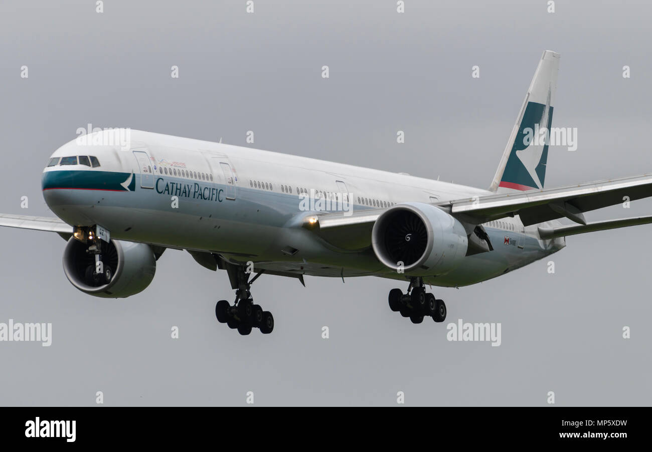 Cathay Pacific Boeing 777 landen Stockfoto