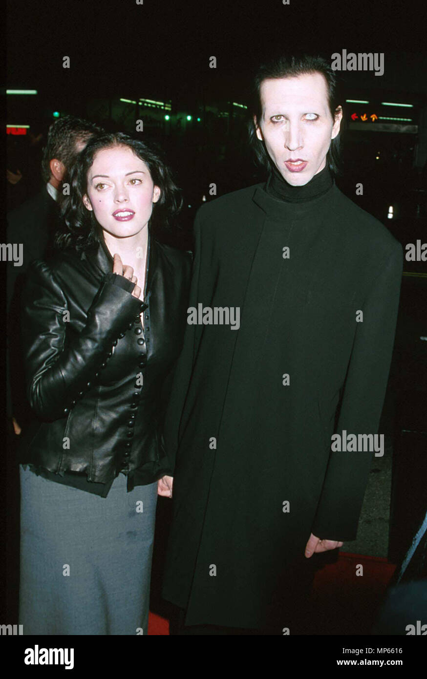 Manson Marilyn & McGowan RoseManson Marilyn + McGovern Rose-2 Ereignis in Hollywood Leben - Kalifornien, Red Carpet Event, USA, Filmindustrie, Prominente, Fotografie, Bestof, Kunst, Kultur und Unterhaltung, Topix prominente Mode, Besten, Hollywood Leben, Event in Hollywood Leben - Kalifornien, Roter Teppich und backstage, Film Stars, TV Stars, Musik, Promis, Topix, Bestof, Kunst, Kultur und Unterhaltung, vertikal, eine Person, Fotografie, drei Viertel, 1993 bis 1999, Anfrage tsuni@Gamma-USA.com, Kredit Tsuni/USA,======== Red Carpet Event, USA, Filmindustrie, Prominente, Photog Stockfoto