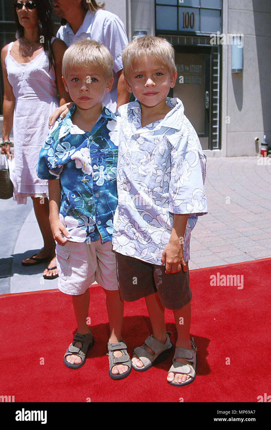 Dylan Und Cole Sprouse Stockfotos Und Bilder Kaufen Alamy
