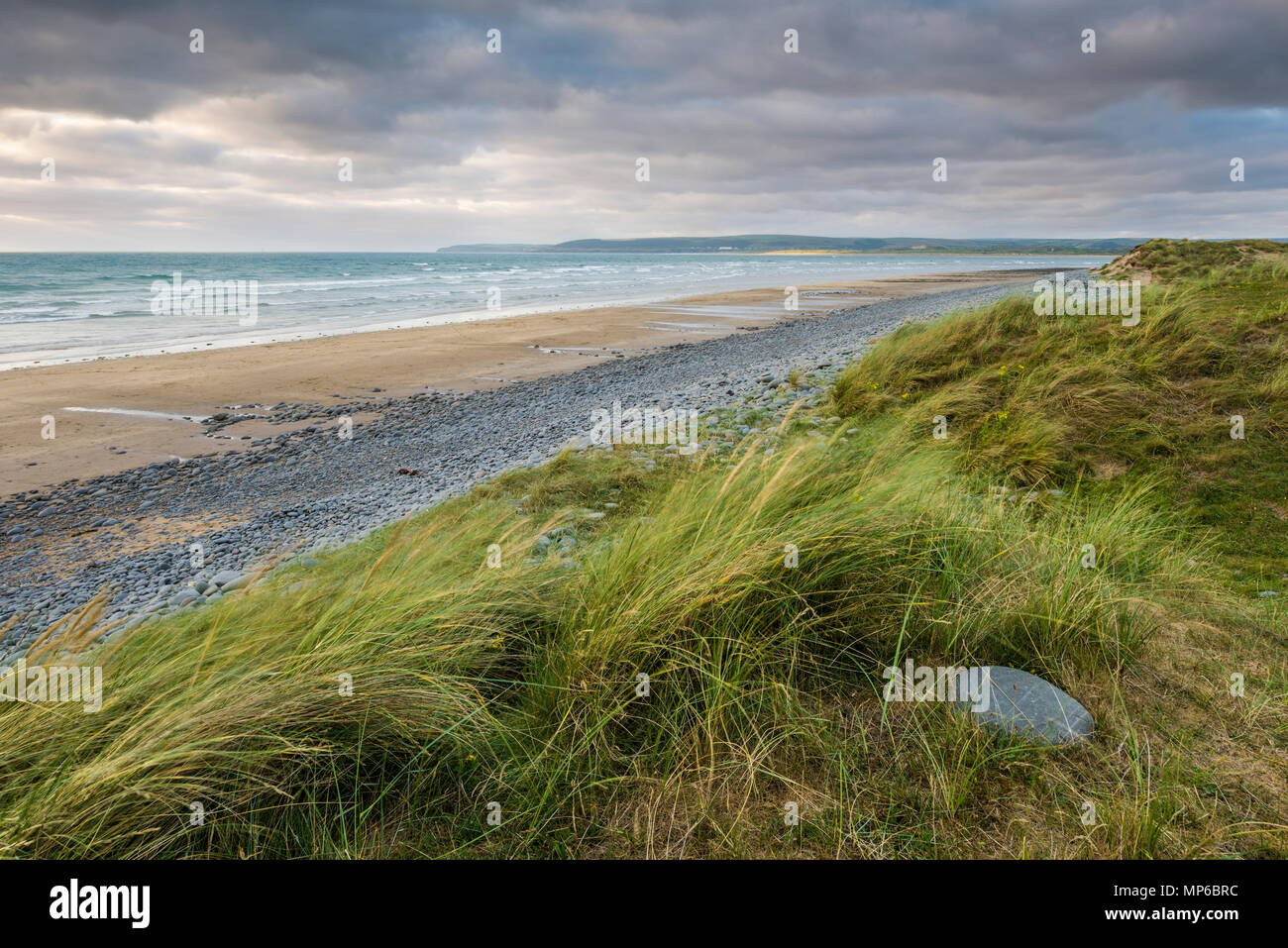 Die Dünen und Strand bei norham Burrows Country Park, North Devon, England. Stockfoto