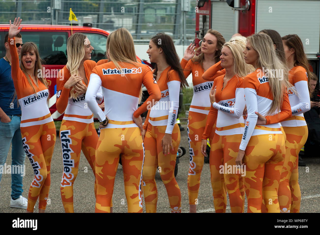 Grid Girls des ADAC GT Masters in Zandvoort | Grid Girls beim ADAC GT Masters in Zandvoort Stockfoto