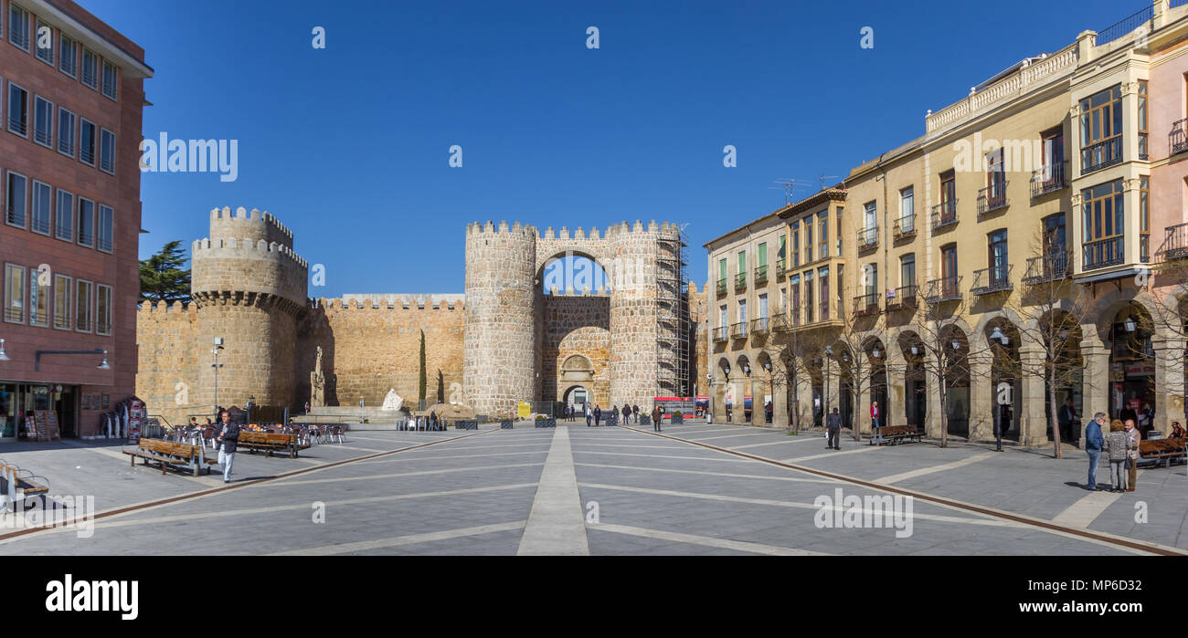 City Gate auf der Teresa von Avila, Spanien Stockfoto