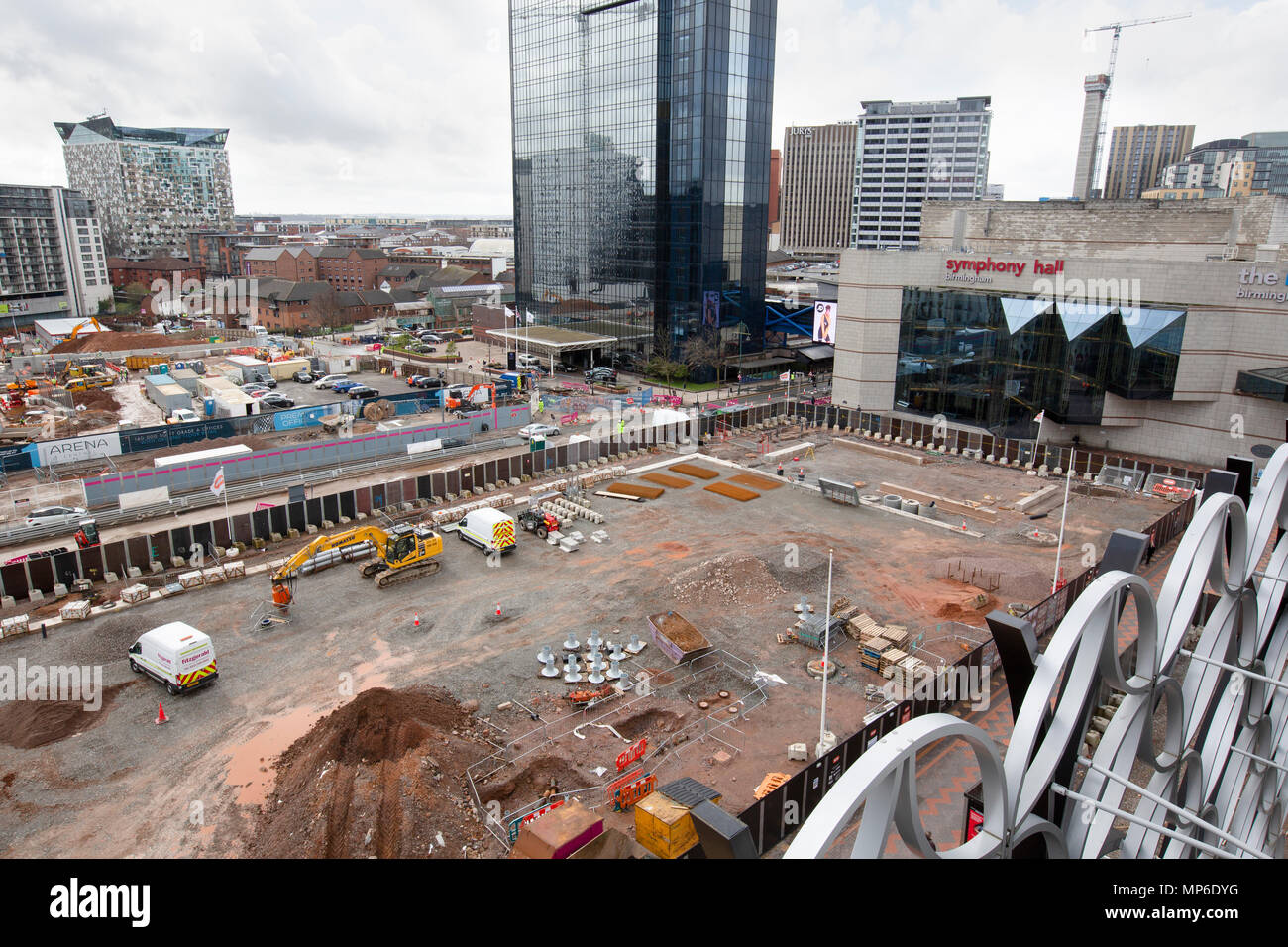 Bauarbeiten in Centenary Square, Birmingham. Die Aussicht ist aus der Bibliothek von Birmingham. Stockfoto