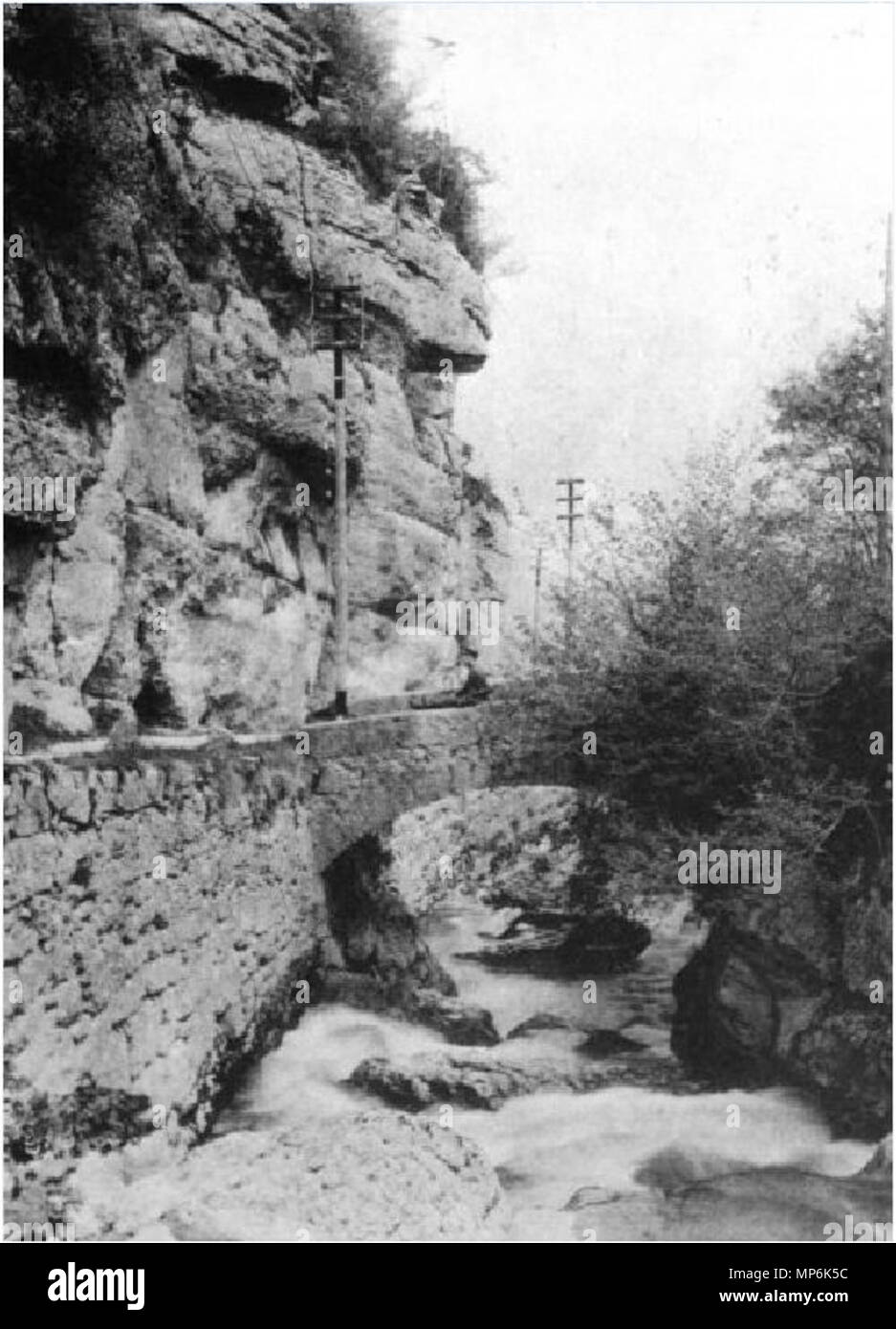 . Ein Mountain Road gehen Sie auf einer Brücke über einen Bach zu springen. ca. 1905. Unbekannt 1075 Route de Montagne. Pont Torrent Stockfoto