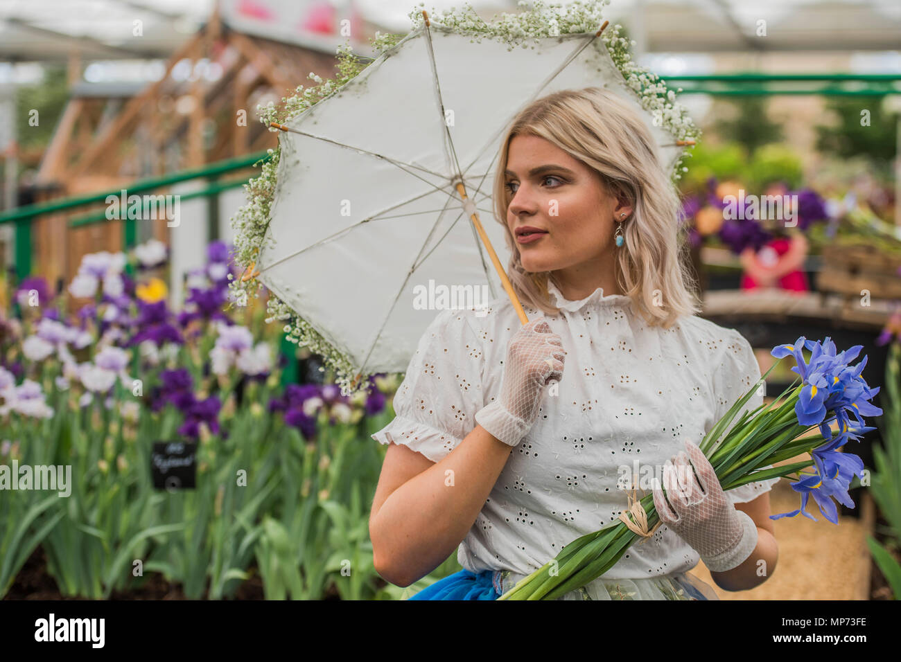 London, Großbritannien. 21. Mai 2018. Columbine, trug ein Kleid von berühmten Kunstwerken inspiriert von Monet, mit den Blenden von Jean-Baptiste Cayeux, Claude Monet geliefert. - Drücken Sie Tag an der RHS Chelsea Flower Show im Royal Hospital, Chelsea. Credit: Guy Bell/Alamy leben Nachrichten Stockfoto