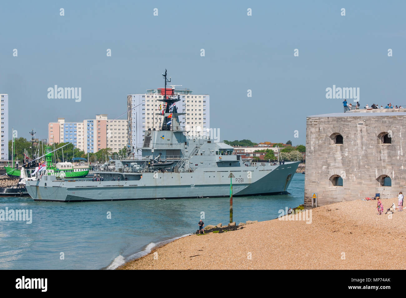 Portsmouth, Großbritannien. 21 Mai, 2018. HMS Tyne eine britische Royal Navy (Batch 1) Fluss Klasse Offshore Patrol Vessel zu Port für vielleicht die letzte Zeit streaming Es ist die Stilllegung Wimpel zurück. Credit: Neil Watkin/Alamy leben Nachrichten Stockfoto