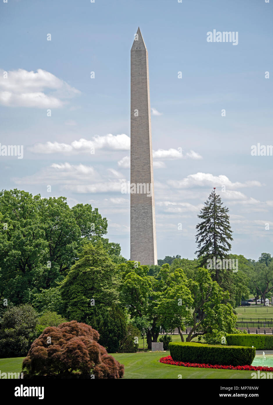 Washington, Vereinigte Staaten von Amerika. 21 Mai, 2018. Hohe Auflösung auf das Washington Monument aus dem Süden Rasen des Weißen Hauses in Washington, DC am Montag, 21. Mai 2018. Credit: Ron Sachs/CNP | Verwendung der weltweiten Kredit: dpa/Alamy leben Nachrichten Stockfoto