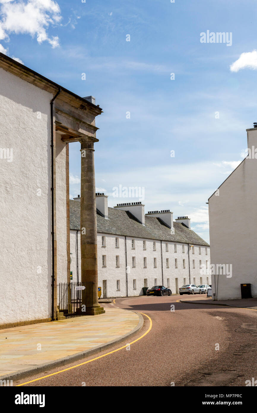 Historische weiß getünchten 3 stöckigen Häusern auf der Main Street West in Inveraray, Argyll and Bute, Schottland, Großbritannien Stockfoto