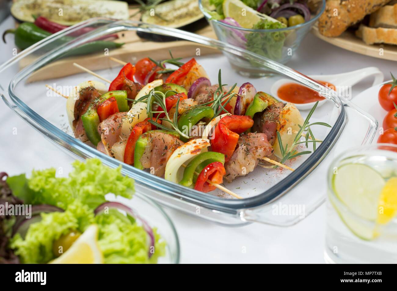 Bunte leckere gesunde Nahrung für Grill zubereitet Stockfoto