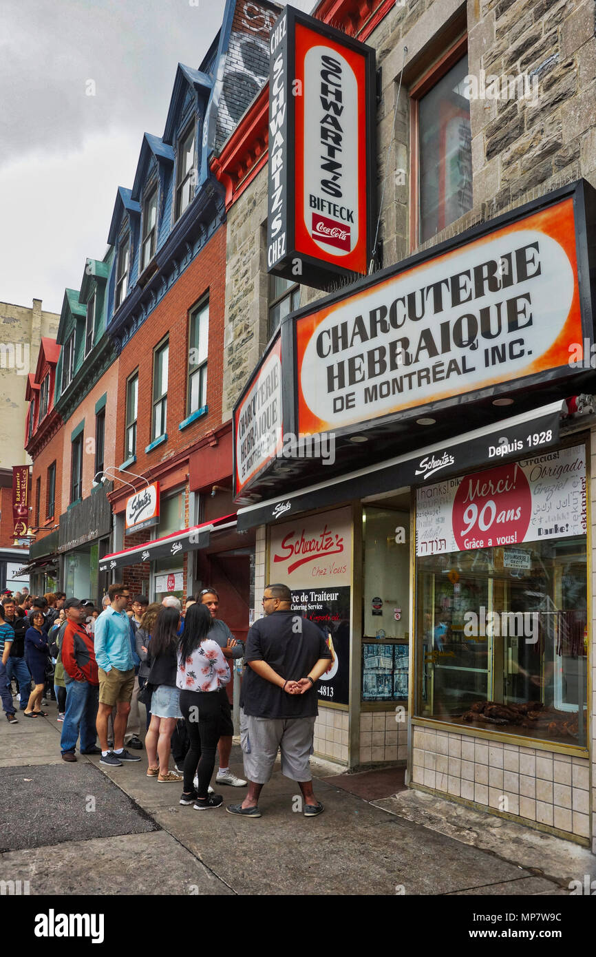 Montreal, Kanada, 20. Mai 2018. die Menschen außerhalb Feinkost Montreal's Wahrzeichen Schwartz. Credit: Mario Beauregard/Alamy leben Nachrichten Stockfoto