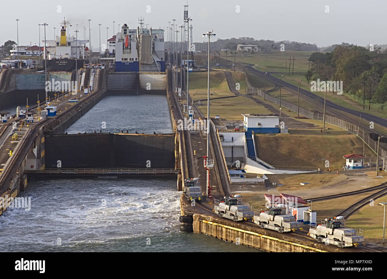 Infrastruktur bei der Arbeit entleeren die Schlösser an der Panama Canal Stockfoto