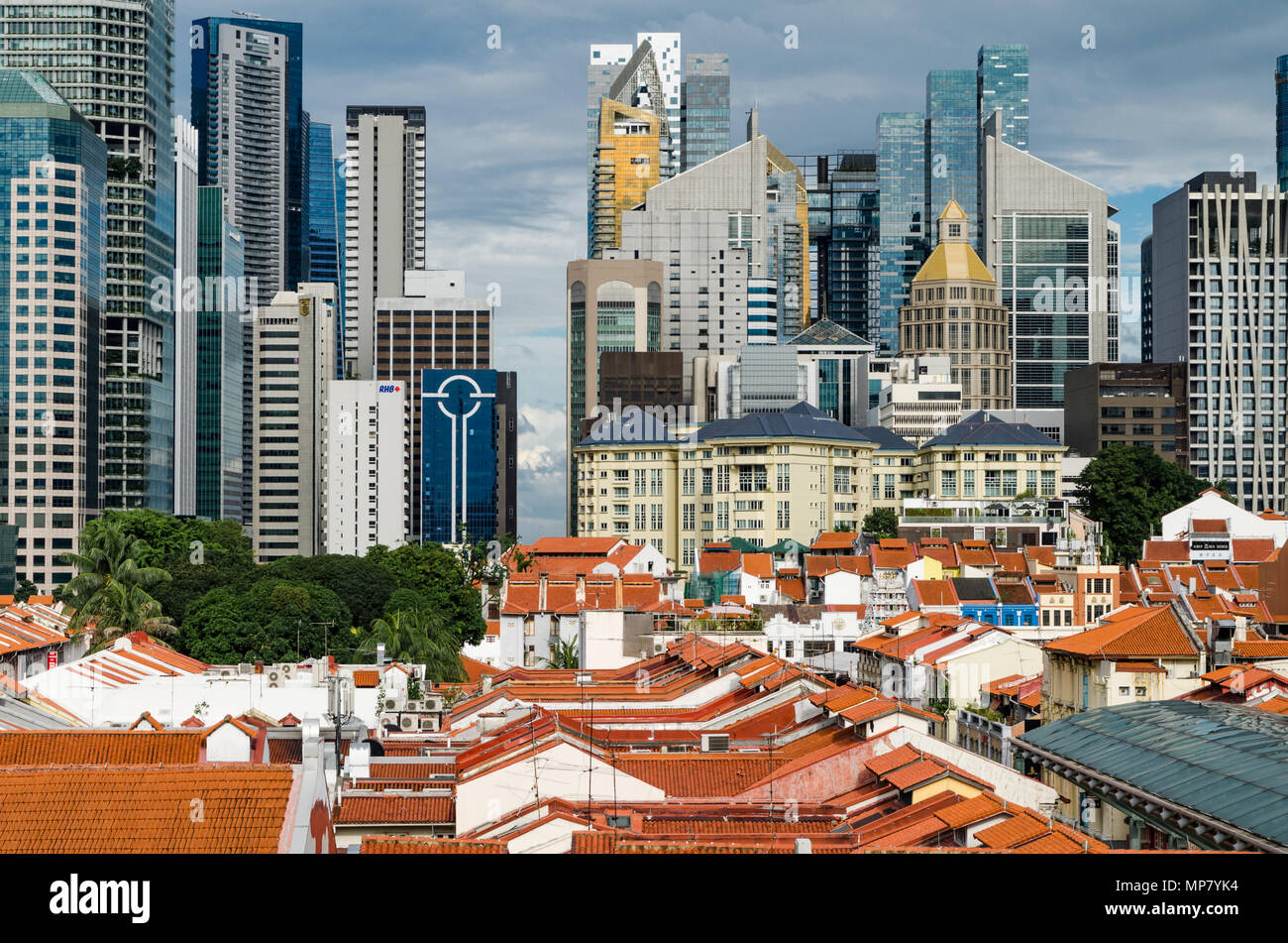 Singapur Financial District von Chinatown gesehen. Chinatown ist eine ethnische Nachbarschaft mit deutlich chinesischen kulturellen Elementen. Stockfoto