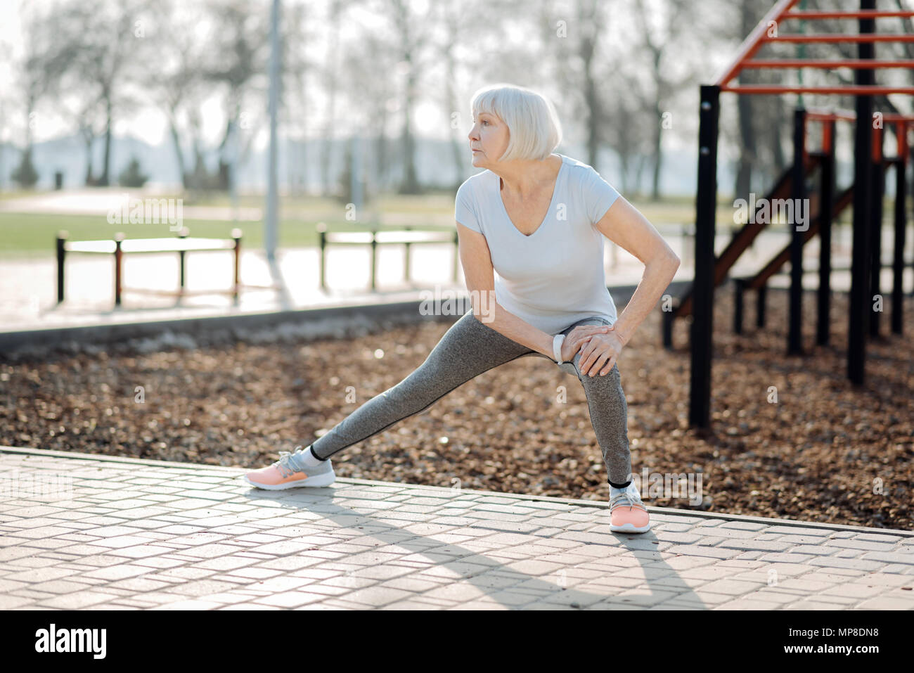 Alte Frau Outdoor Aktivitäten inspiriert Stockfoto