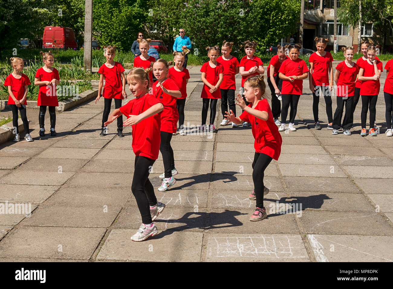 Lemberg, Ukraine - 06.Mai 2018: Festliche Veranstaltungen anlässlich der Stadt Tag. Kinder Tanz an der Konkurrenz der Tanzgruppen. Stockfoto