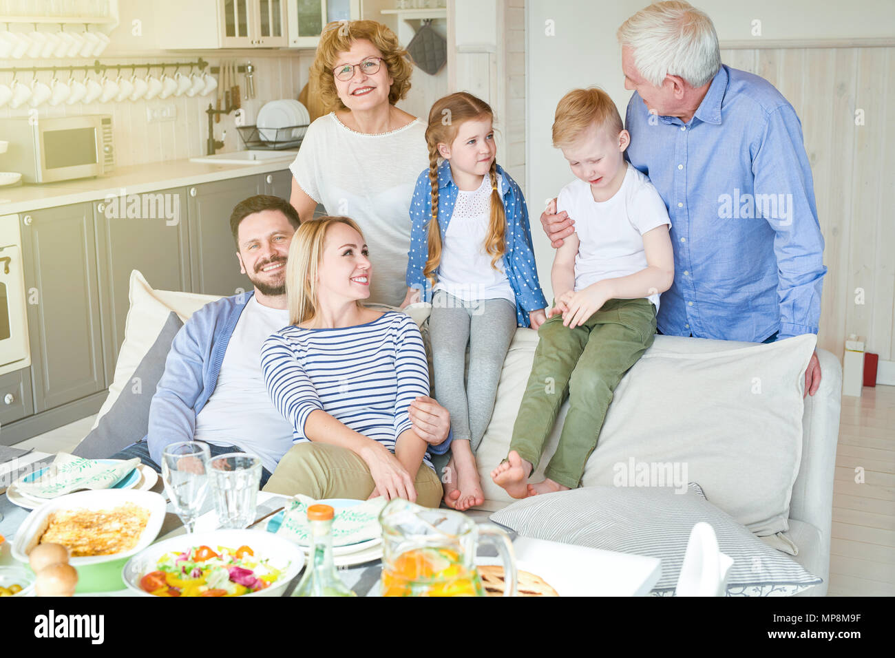 Glückliche Familie zu Hause Stockfoto
