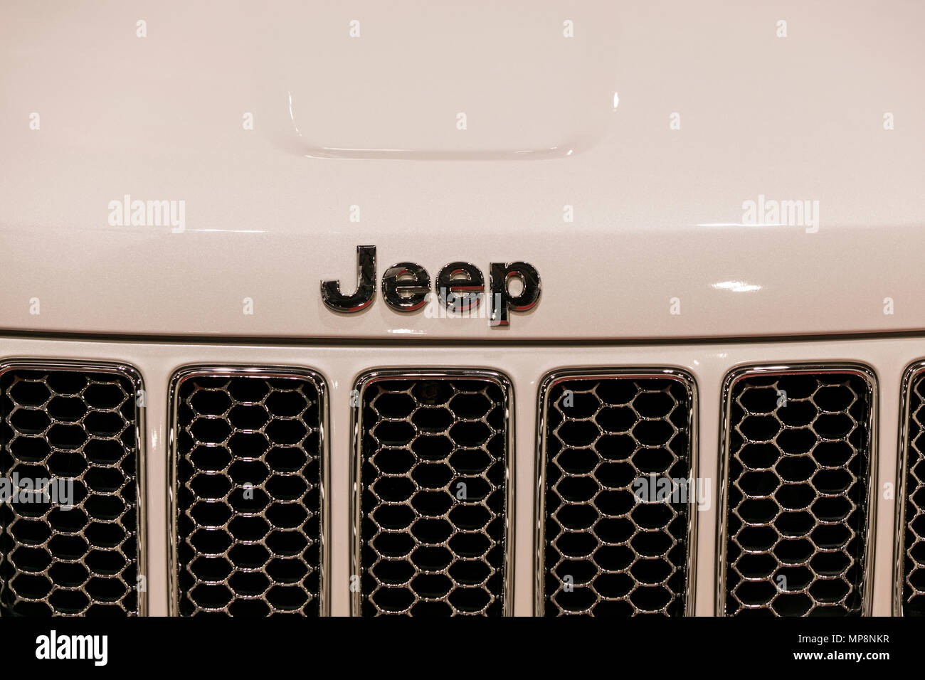 LONDON, UK, 18. MAI 2018: Jeep auto Logo am confused.com London Motor Show im Excel Convention Center. Die Show ist der größte britische Automotive Stockfoto