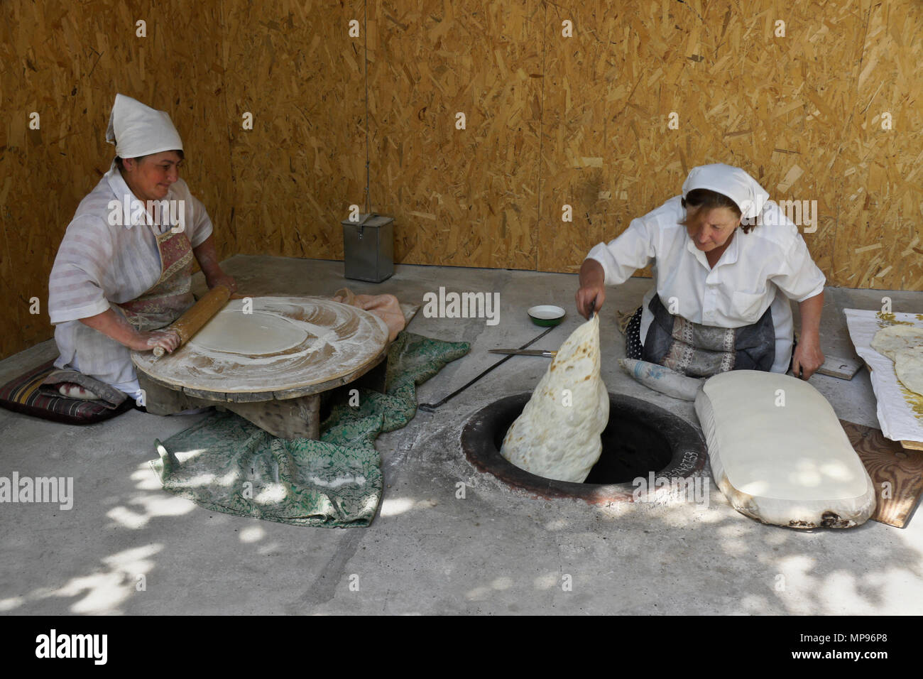 Armenia women -Fotos und -Bildmaterial in hoher Auflösung – Alamy Armenia women -Fotos und -Bildmaterial in hoher Auflösung – Alamy