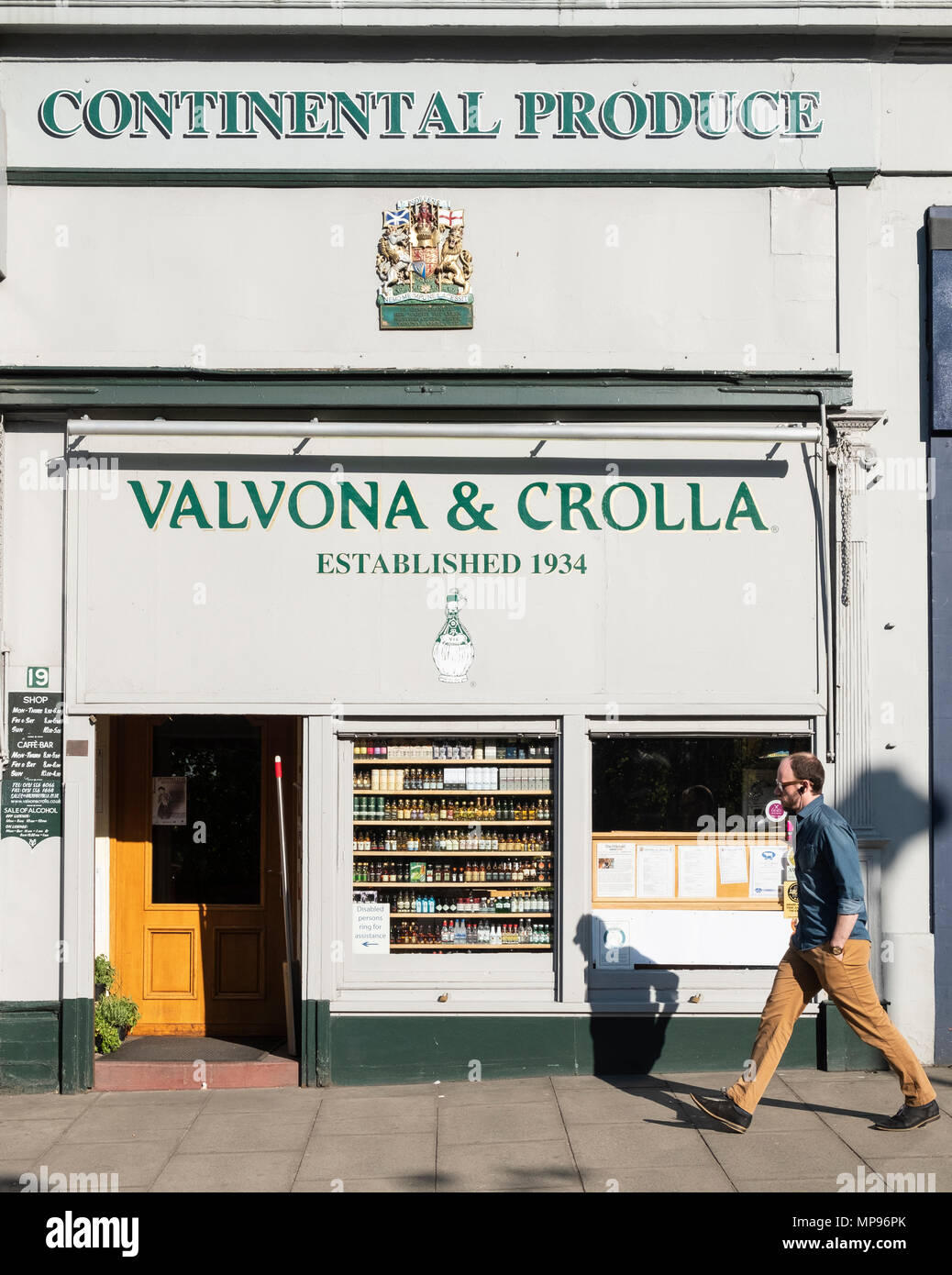 Die Außenseite des berühmten Valvona und Crolla Italienisches Feinkostgeschäft auf Elm-Zeile in Edinburgh, Schottland, Großbritannien Stockfoto