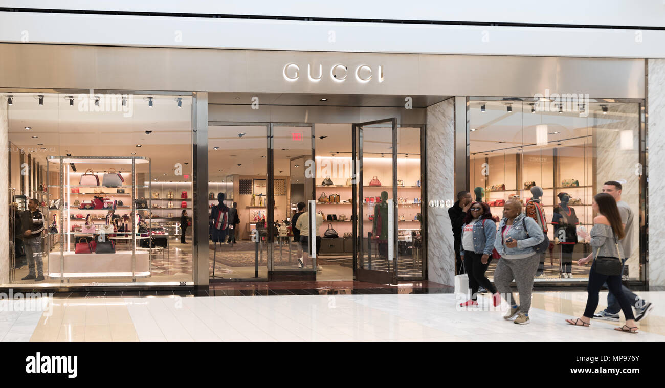 Philadelphia, Pennsylvania, 19. Mai 2018: Gucci store. Gucci, eine italienische Mode und Lederwaren der Marke, wurde von Guccio Gucci in Florenz gegründet im 19. Stockfoto