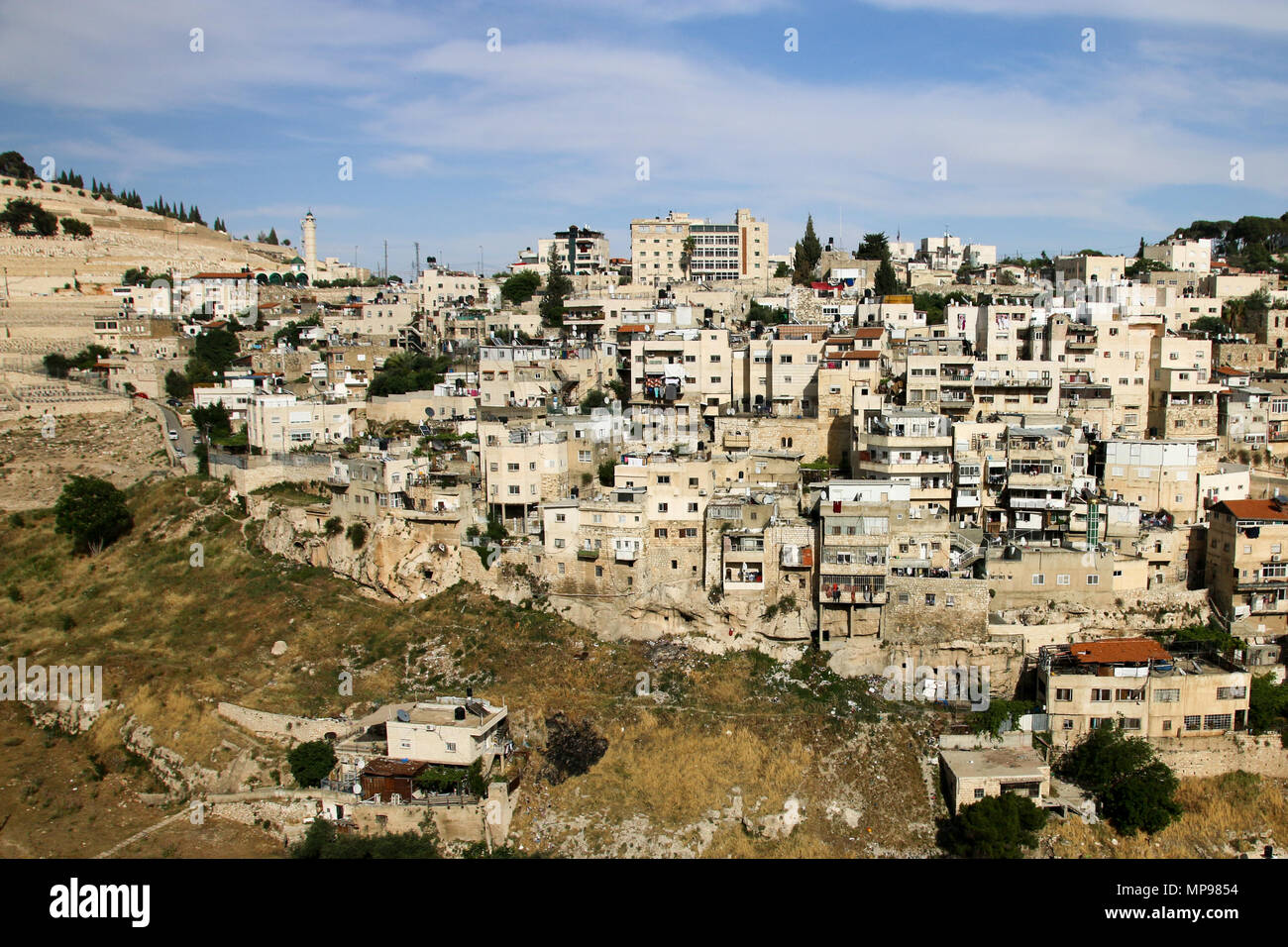 Jerusalem, Israel - 16. Mai 2018: Blick auf die Häuser hinter der Klagemauer und der Stadt Davids von Jerusalem. Stockfoto