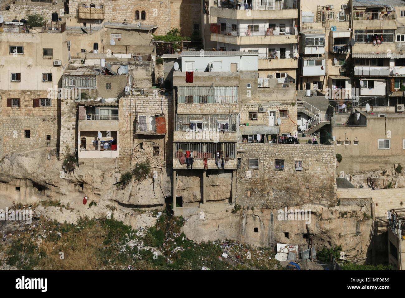 Jerusalem, Israel - 16. Mai 2018: Blick auf die Häuser hinter der Klagemauer und der Stadt Davids von Jerusalem. Stockfoto