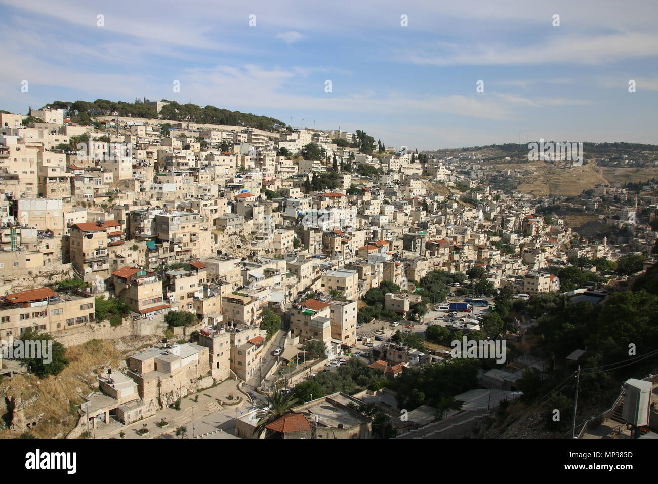 Jerusalem, Israel - 16. Mai 2018: Blick auf die Häuser hinter der Klagemauer und der Stadt Davids von Jerusalem. Stockfoto