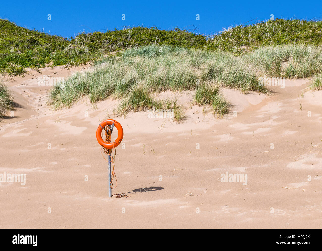 Rettungsring am Broad Haven South Beach in South Pembrokeshire, Wales Stockfoto
