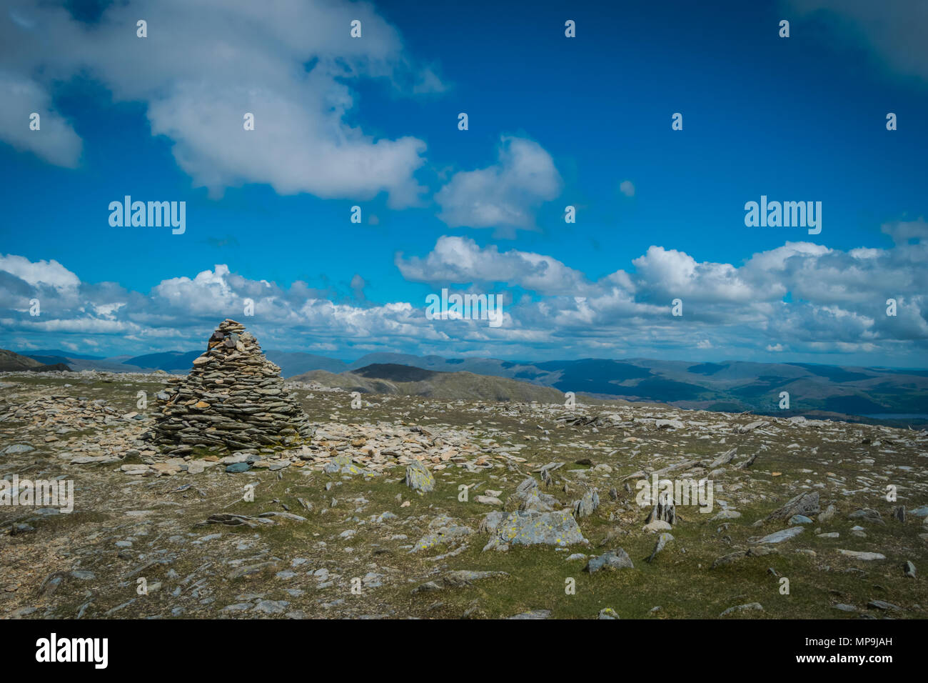 Mit Blick über den Lake District von der Oberseite der alte Mann der Coniston, Cumbria, Vereinigtes Königreich Stockfoto