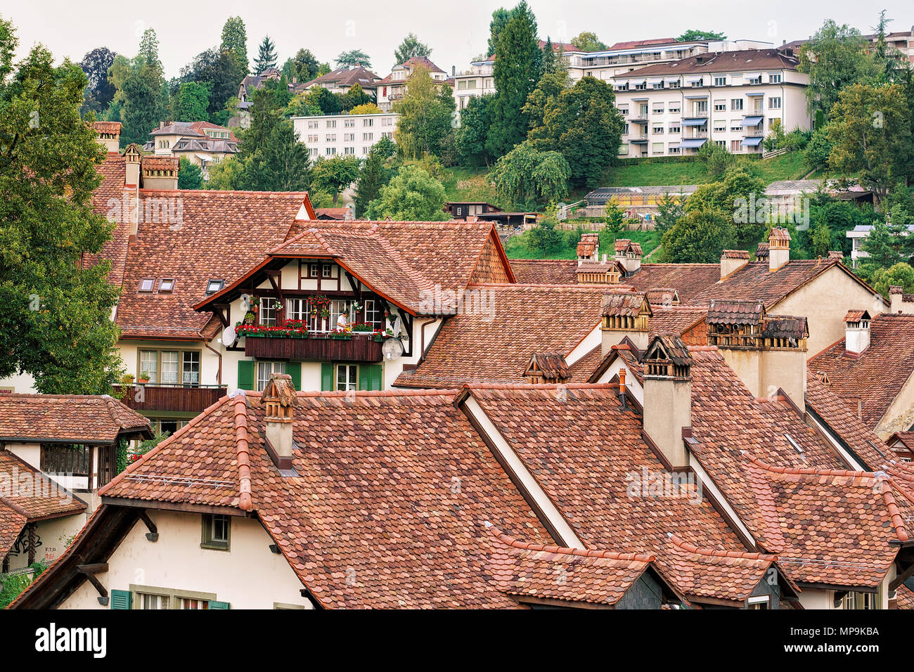 Bern, Schweiz - 31. August 2016: Die Dächer der alten Häuser in Bern, Schweiz. Stockfoto