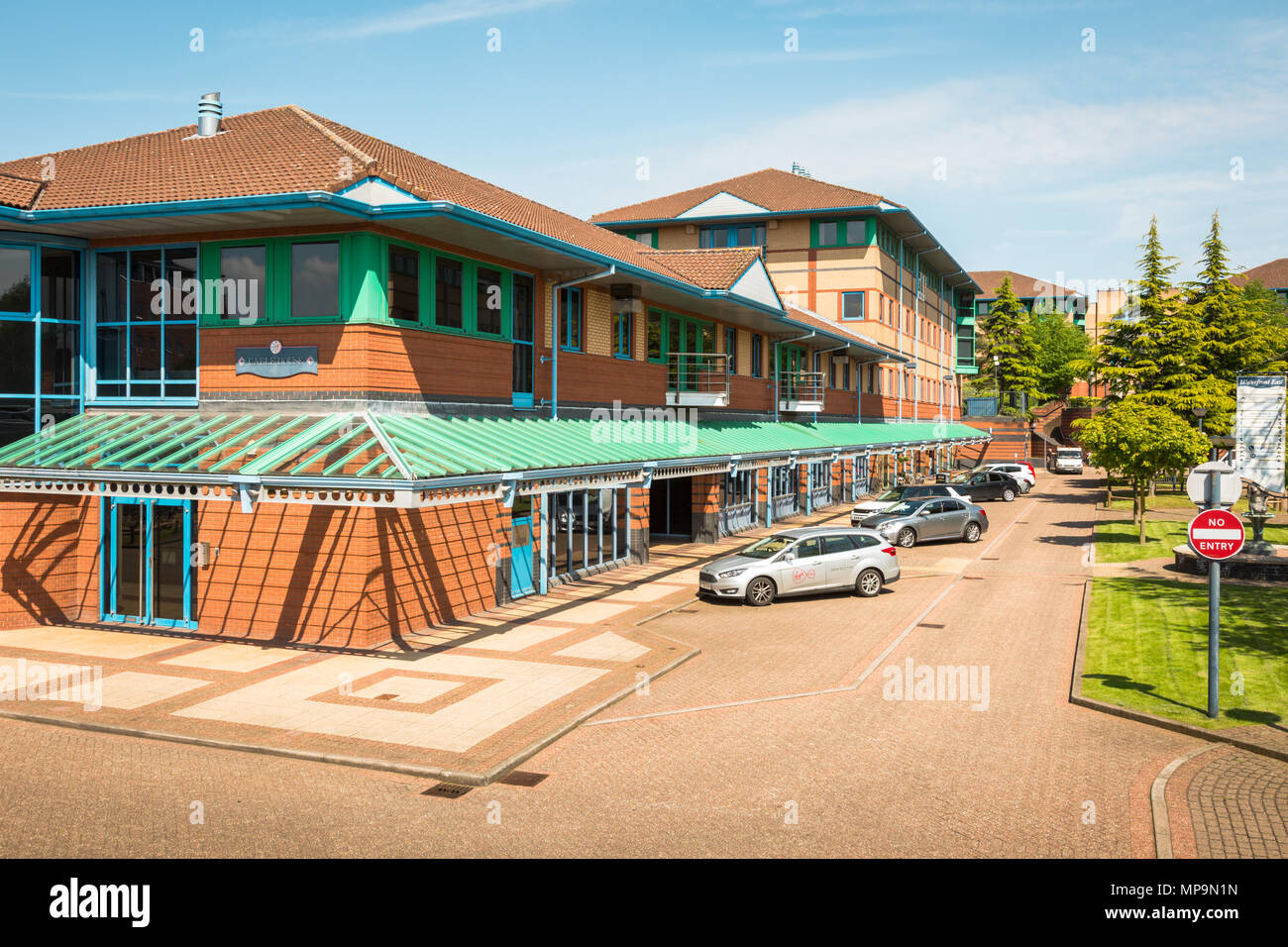 Bürogebäude auf der Uferpromenade am Brierley Hill, West Midlands, Großbritannien Stockfoto