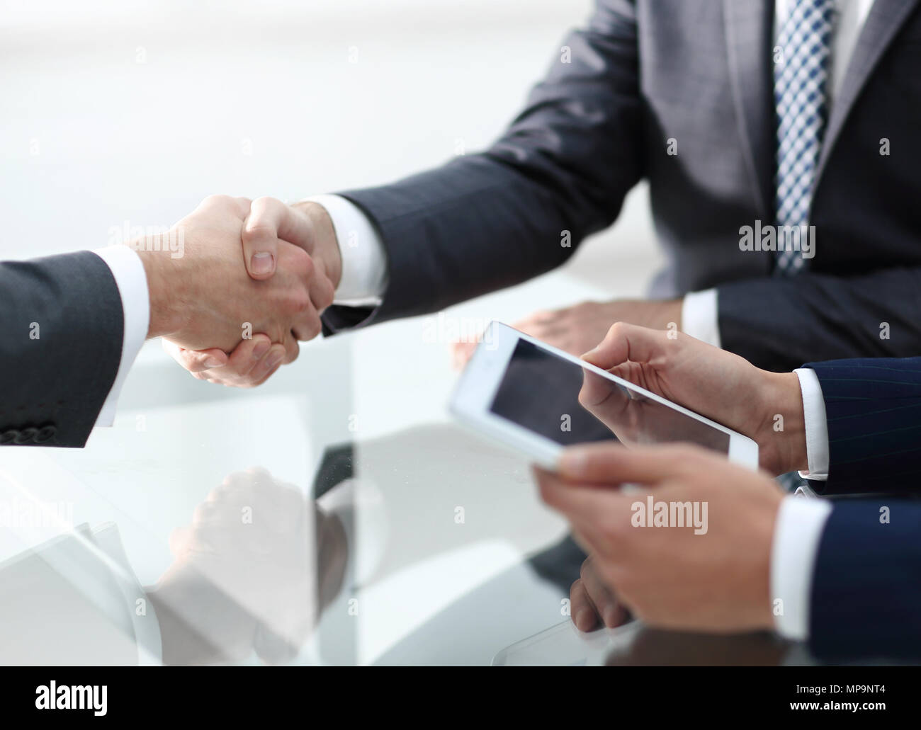 Handshake von bewährten Partnern Stockfoto