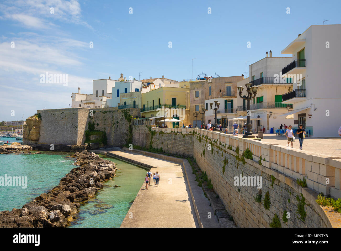 Otranto, Italien - 18.05.2018: Blick auf die kleine Stadt Otranto, Provinz Lecce auf der Halbinsel Salento, Apulien, Italien Stockfoto