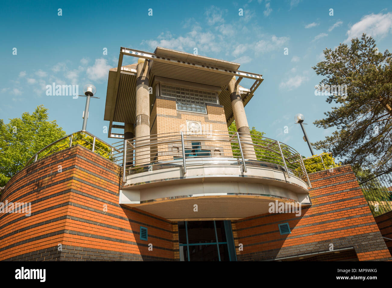 Bürogebäude auf der Uferpromenade am Brierley Hill, West Midlands, Großbritannien Stockfoto