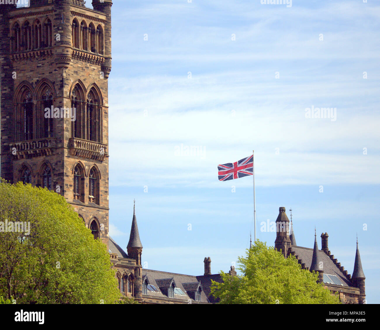 Universität Glasgow fliegen die Union Flag in der Feier von der königlichen Hochzeit ungewöhnlich für einen nationalistischen Stadt Kelvingrove Park. Bis nahe Clock Tower Stockfoto