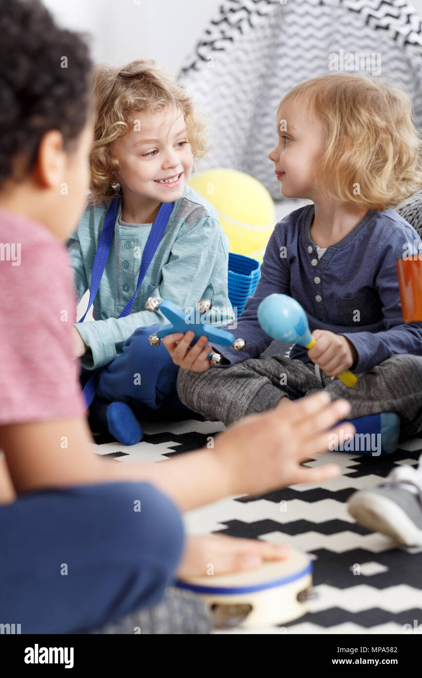 Kindergarten classroom activities -Fotos und -Bildmaterial in hoher