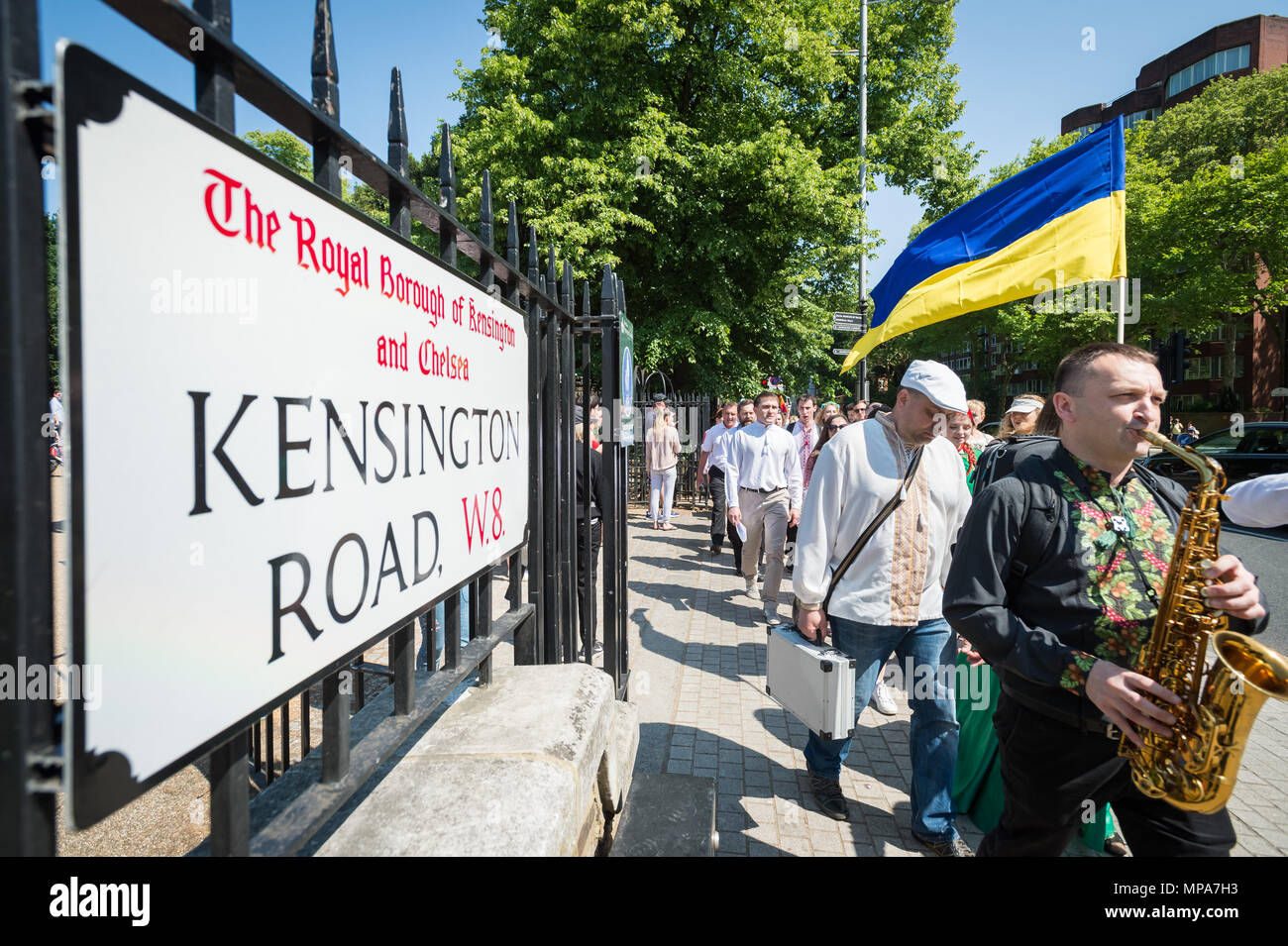 Jährliche Vyshyvanka März. Hunderte von britischen Ukrainer Rally und März in traditionellen nationalen besticktes Kleid angezogen. Stockfoto