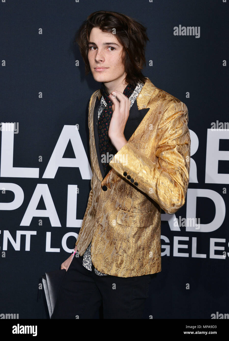 Dylan Brosnan 190 Saint Laurent Im Palladium" in Los Angeles. 10. Februar 2016. Dylan Brosnan 190 - - - - - - - - - - - - - Red Carpet Event, Vertikal, USA, Filmindustrie, Prominente, Fotografie, Bestof, Kunst, Kultur und Unterhaltung, Topix Prominente Fashion/Vertikal, Besten, Event in Hollywood Leben - Kalifornien, Roter Teppich und backstage, USA, Film, Stars, Film Stars, TV Stars, Musik, Promis, Fotografie, Bestof, Kunst, Kultur und Unterhaltung, Topix, drei Viertel, vertikal, eine Person aus dem Jahr 2016, Anfrage tsuni@Gamma-USA.com Stockfoto