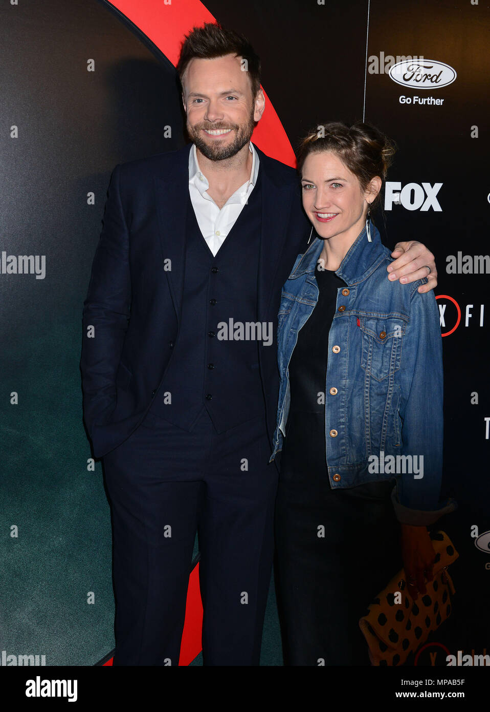 Joel McHale an den X-Akten Premiere an der California Science Center in Los Angeles, CA 12. Januar 2016. Joel McHale - - - - - - - - - - - - - Red Carpet Event, Vertikal, USA, Filmindustrie, Prominente, Fotografie, Bestof, Kunst, Kultur und Unterhaltung, Topix Prominente Fashion/Vertikal, Besten, Event in Hollywood Leben - Kalifornien, Roter Teppich und backstage, USA, Film, Stars, Film Stars, TV Stars, Musik, Promis, Fotografie, Bestof, Kunst, Kultur und Unterhaltung, Topix, drei Viertel, vertikal, eine Person aus dem Jahr 2016, Anfrage tsuni@Gamma-USA.com Stockfoto