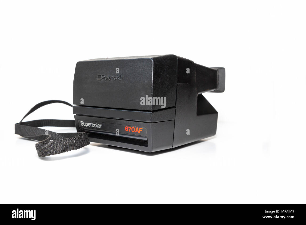 Polaroid Supercolor 670 AF film Kamera mit Gurt auf weißem Hintergrund Stockfoto