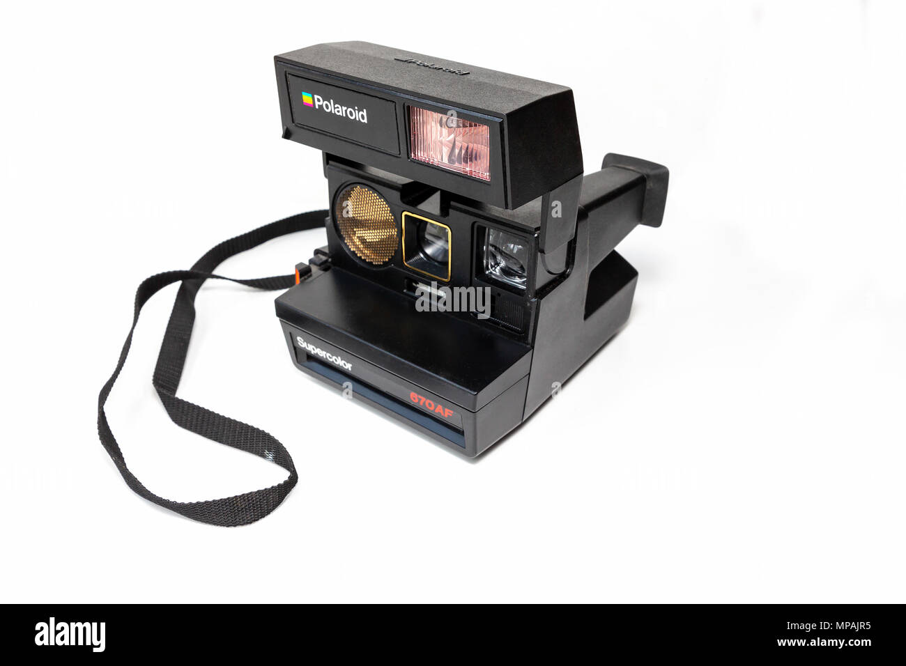 Polaroid Supercolor 670 AF film Kamera mit Gurt auf weißem Hintergrund Stockfoto