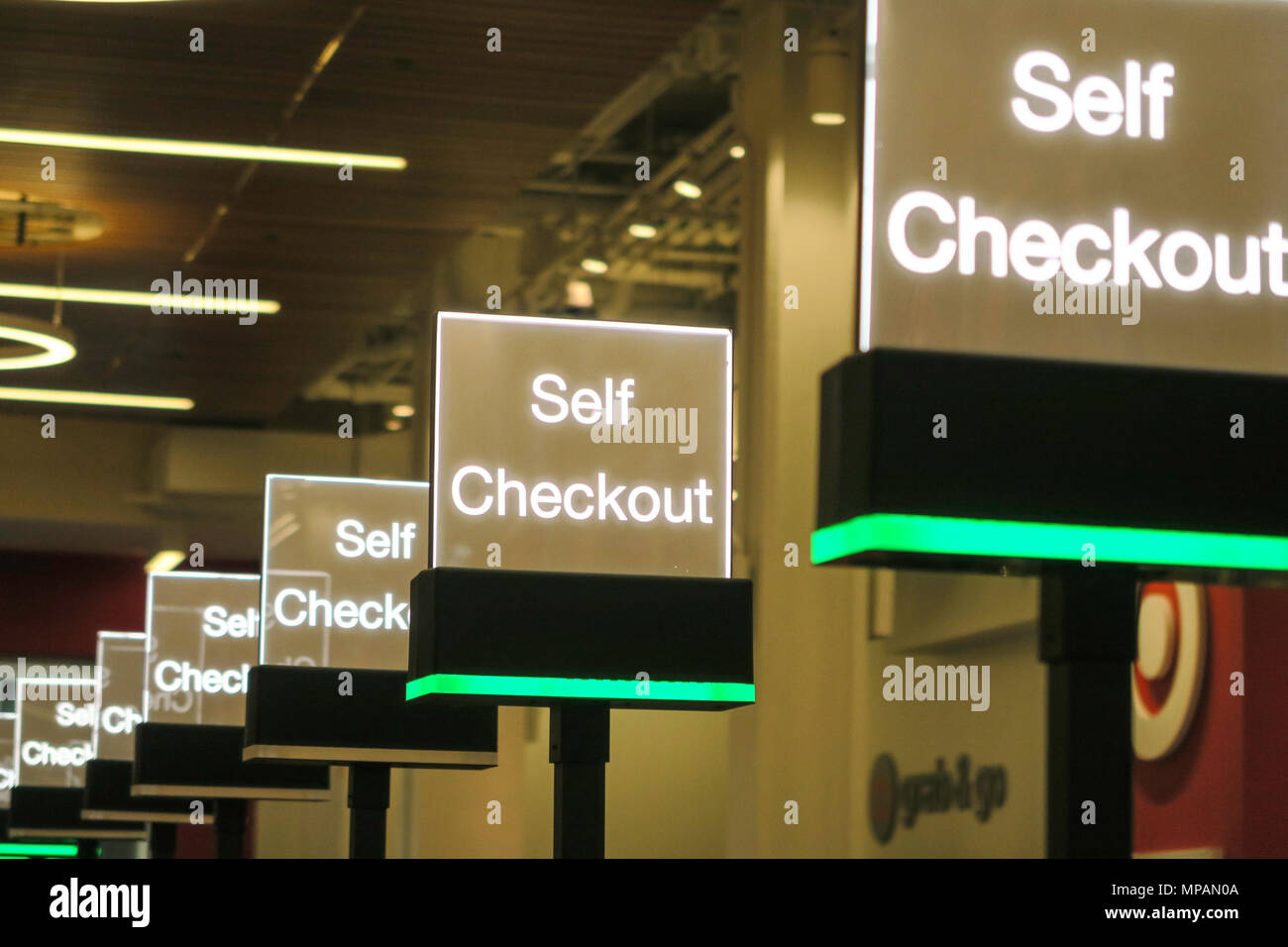 Self Service Kasse steht, Ziel Department Store, NEW YORK CITY, USA Stockfoto