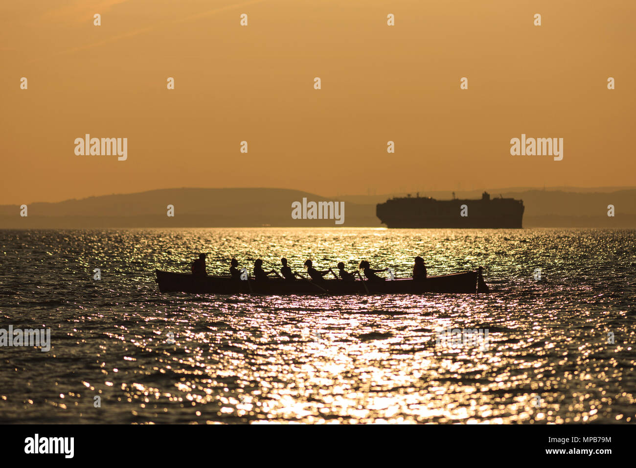 Clevedon Piloy Gig Club Ausbildung im Bristol Channel. Stockfoto