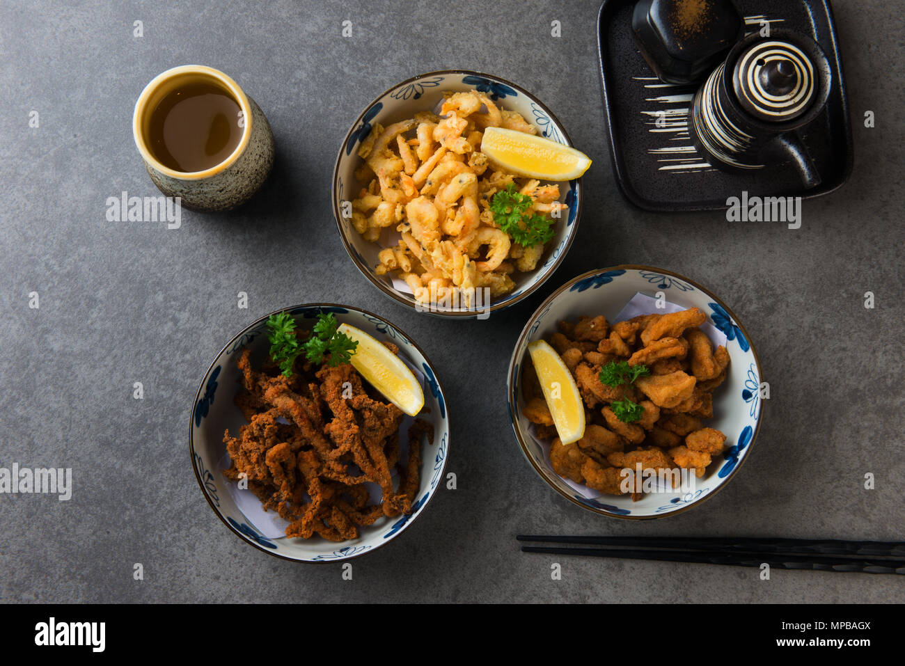 Verschiedenen japanischen frittierte Lebensmittel Stockfoto