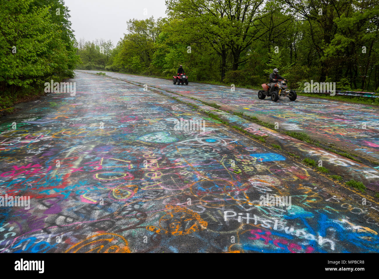 USA Pennsylvania PA Centralia eine verlassene Stadt und auf der Autobahn nach einem Coal Mine Fire 1962 Leute auf ATVs Stockfoto