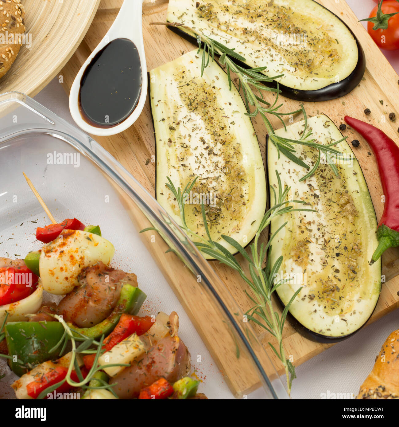 Frische, gesunde Snacks bereit für den Sommer Grill Stockfoto