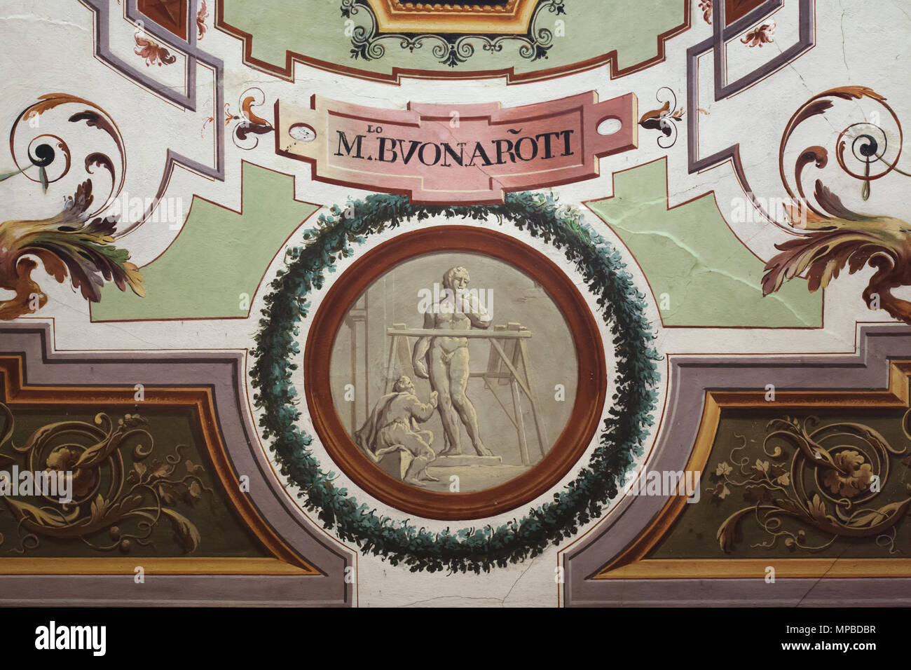 Italienische Renaissance Bildhauer Michelangelo Buonarroti arbeiten auf dem Marmor statue des David in das Deckenfresko im Vasari Korridor in den Uffizien (Galleria degli Uffizi) in Florenz, Toskana, Italien dargestellt. Stockfoto